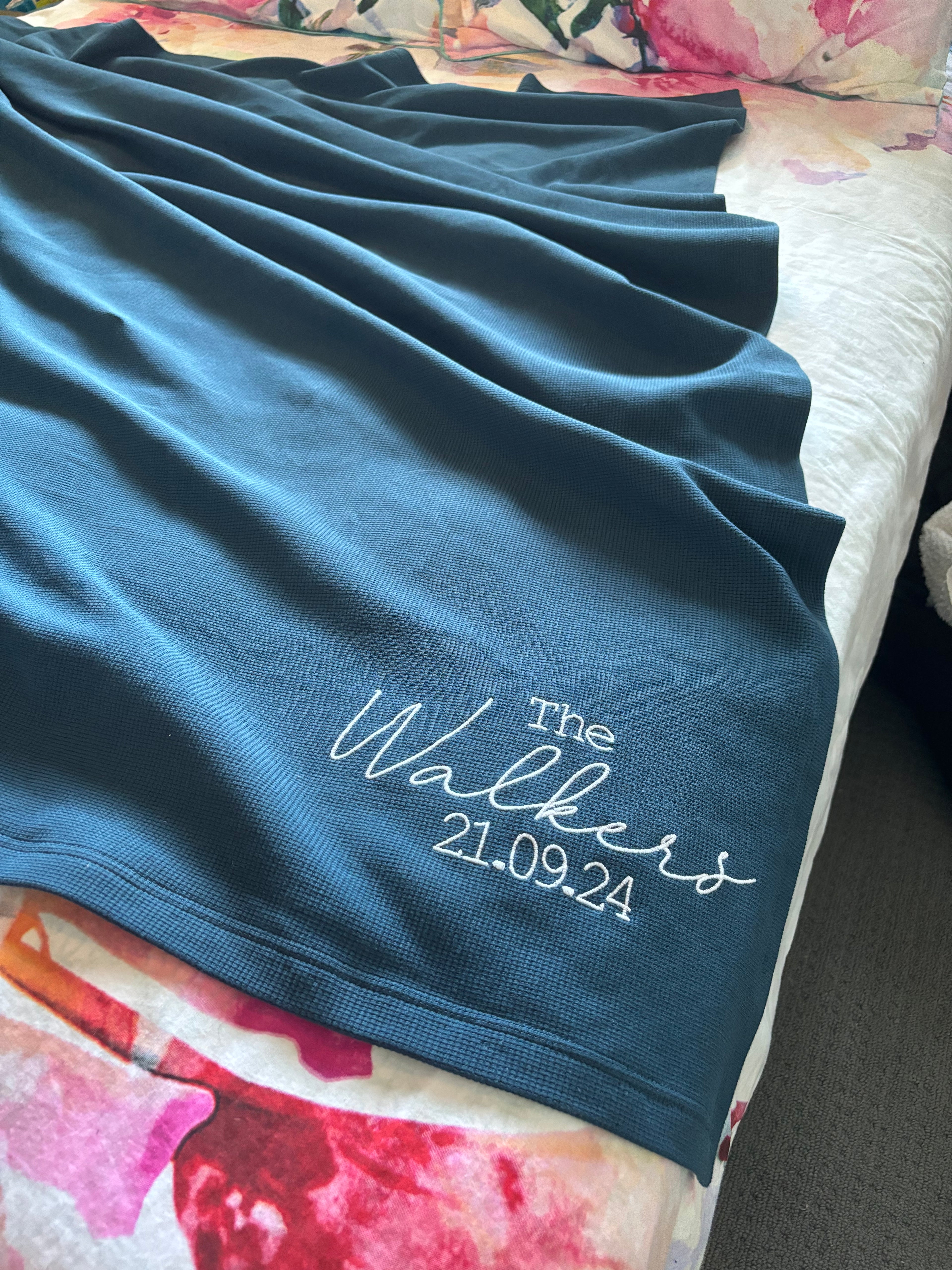 Adult Throw - Script Wedding