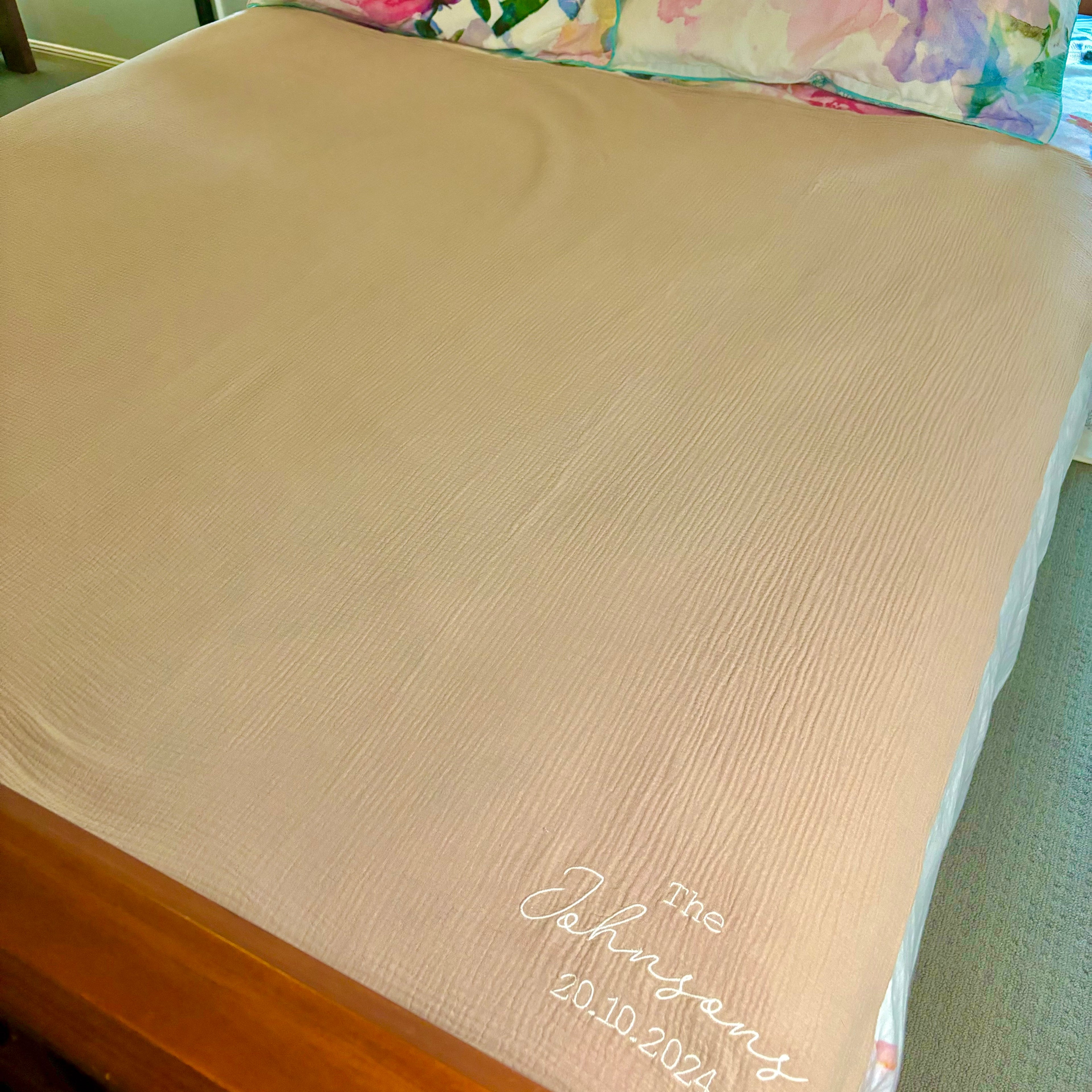 Adult Throw - Script Wedding