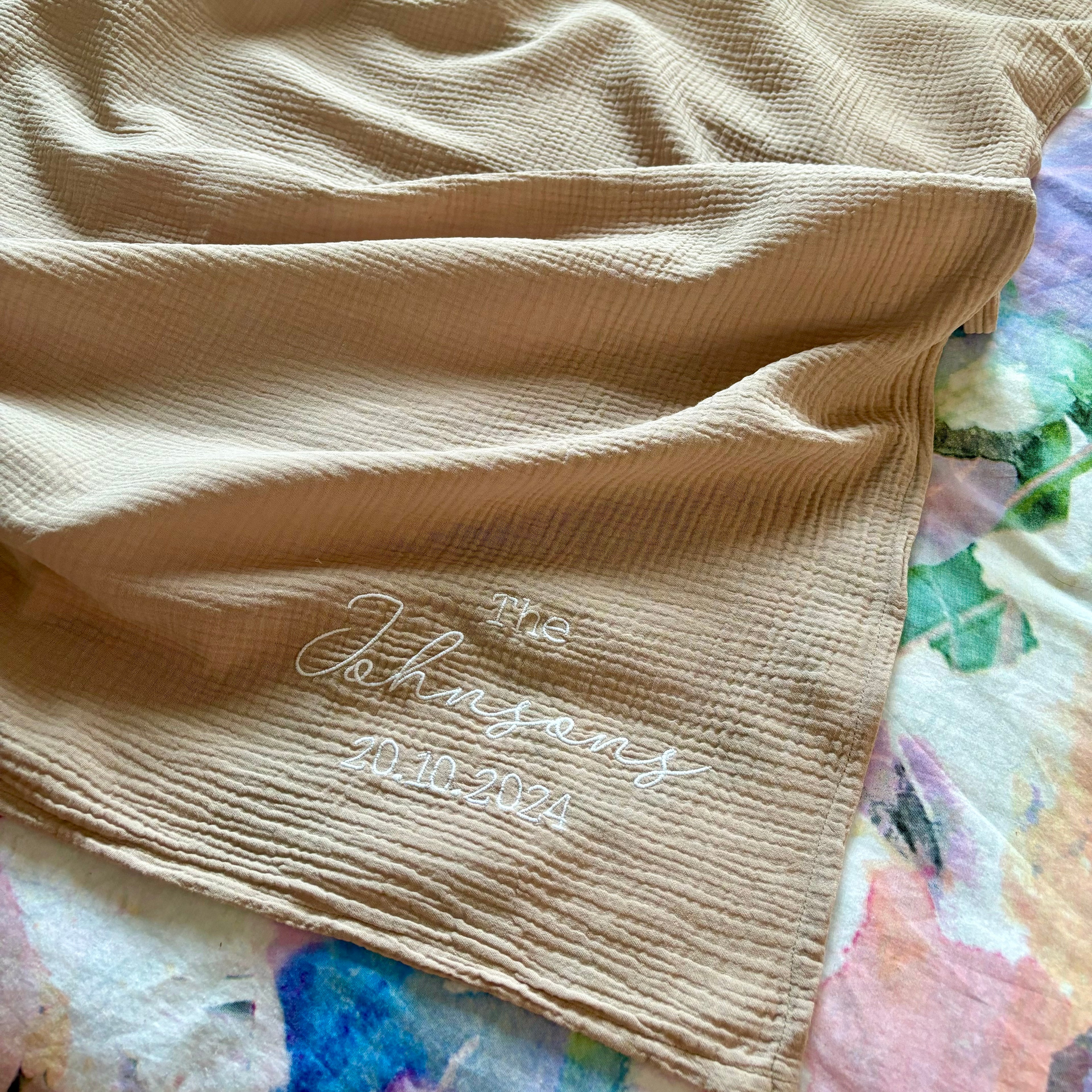 Adult Throw - Script Wedding