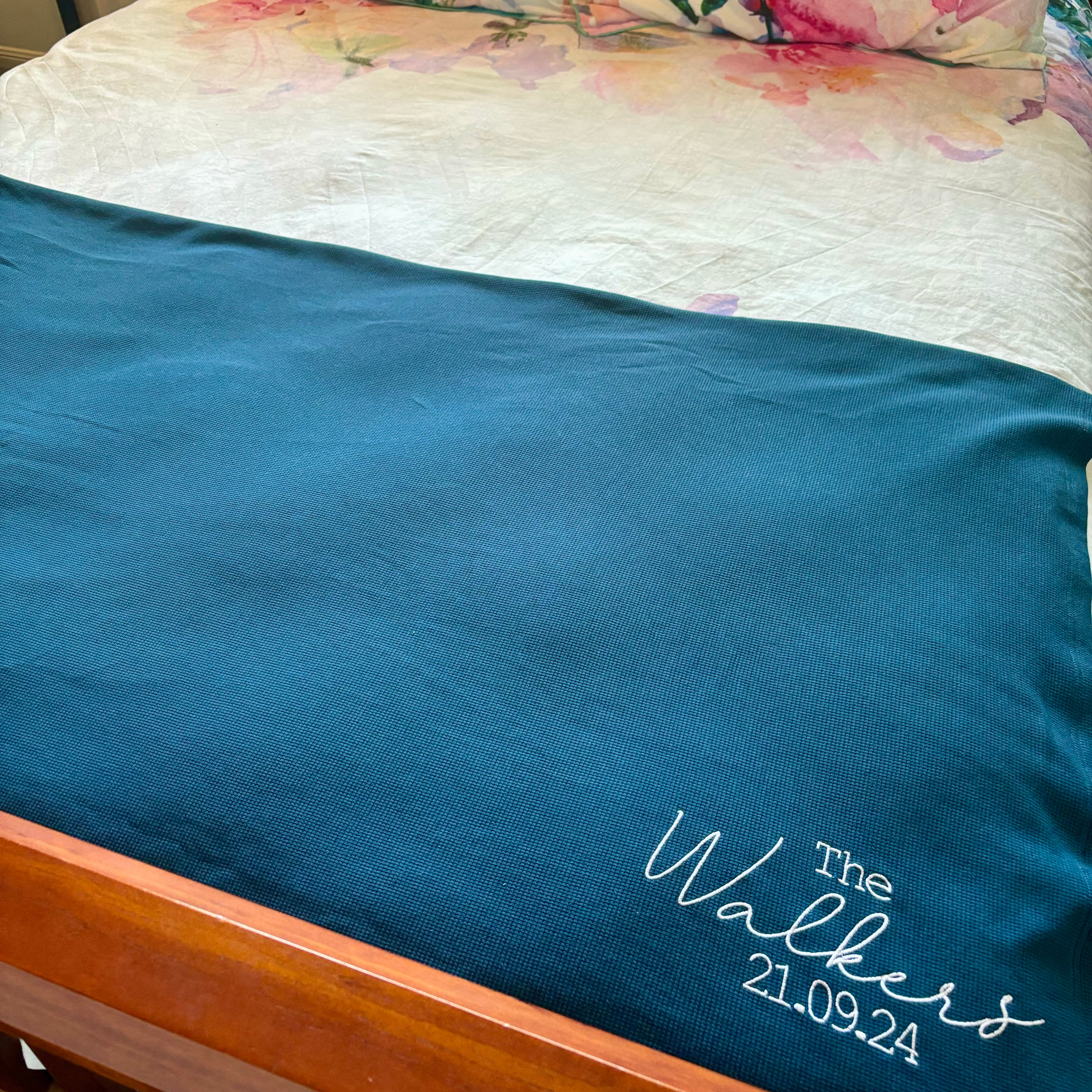 Adult Throw - Script Wedding