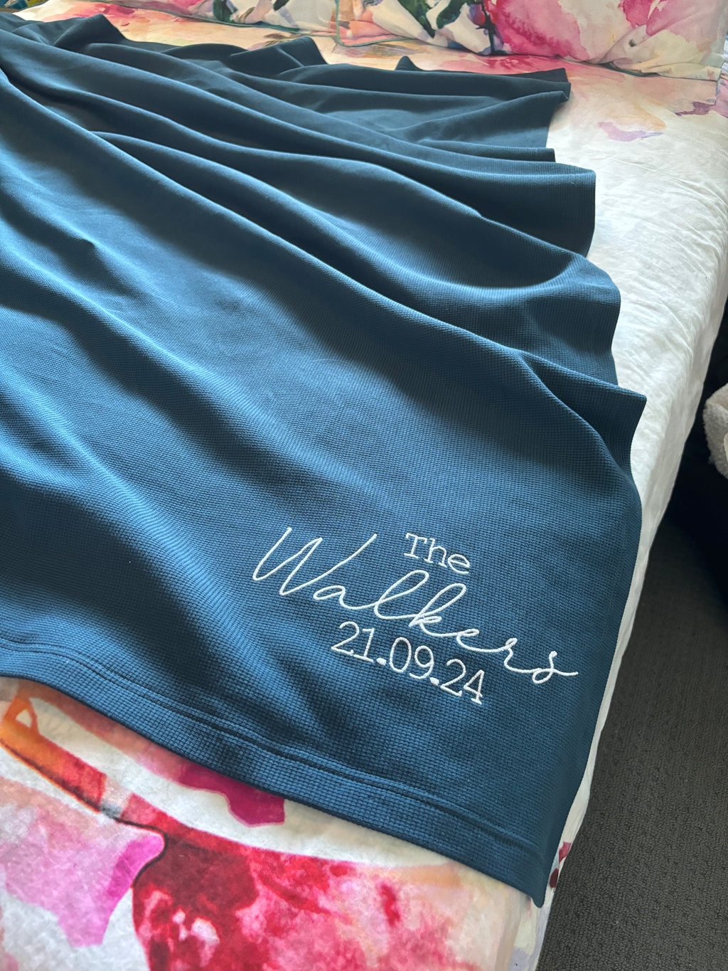 Adult Throw - Script Wedding
